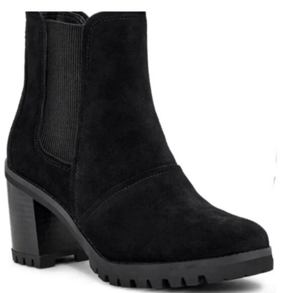 UGG Chelsea Black Ankle Booties with Chunky Heel and Rugged Sole - Picture 1 of 11